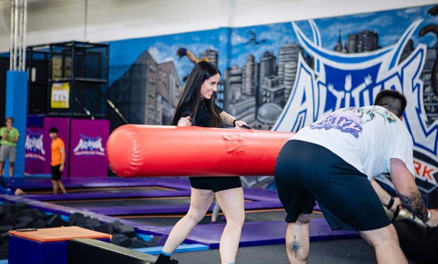 Image 6: 1 hora de acceso a Altitude Trampoline Park