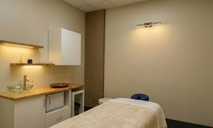 Image 4: Prenatal Relaxation Massage with Aromatherapy & Scalp Massage Options
