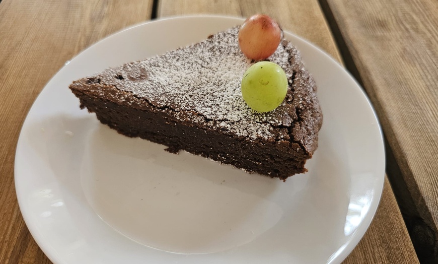 Image 6: Süße Auszeit: Kuchen & Heißgetränk nach Wahl für 2, 4 oder 6 Personen