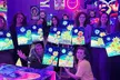 Arte fluorescente: taller de pintura de un cuadro neón de 2 horas de duración con bebida de cortesía para 1 o 2 personas - Second Medium