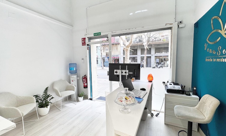 Image 4: 1 o 2 sesiones de masaje de 45 o 60 minutos para 1 o 2 personas 