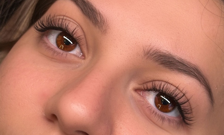 Image 3: Get Classic, Wet, Light Volume or Volume Eyelash Extensions