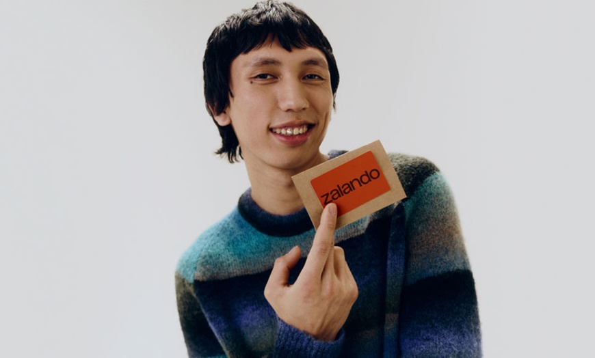 Image 2: Invitación exclusiva: paga 7 € y recibe una Tarjeta Regalo Zalando 10 €