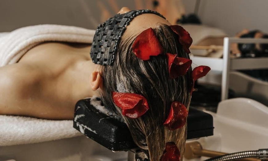 Image 1: Liftingujący masaż twarzy Kobido i relaksujący pakiet Head Spa Bronze