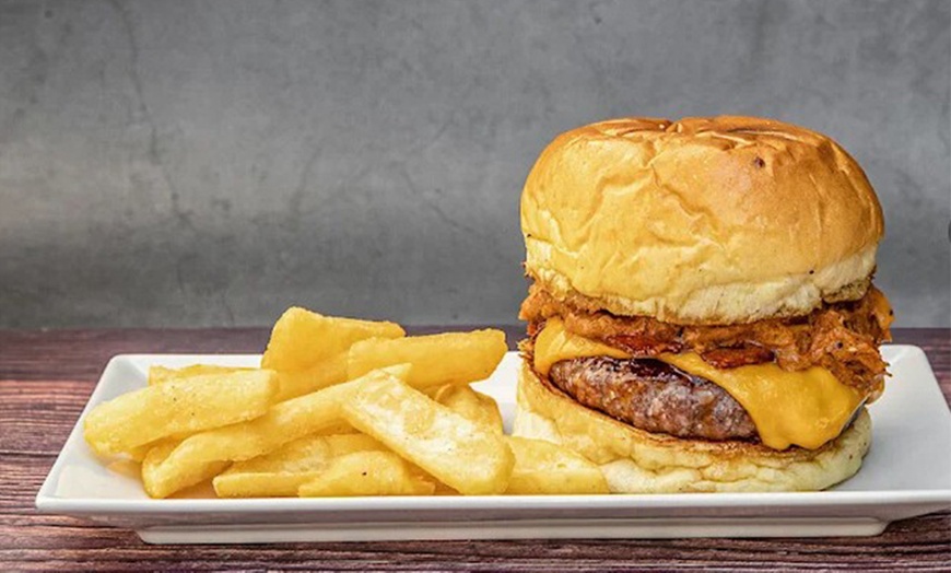 Image 16: Menú de hamburguesas con entrante, postre y bebida para 2 o 4 personas