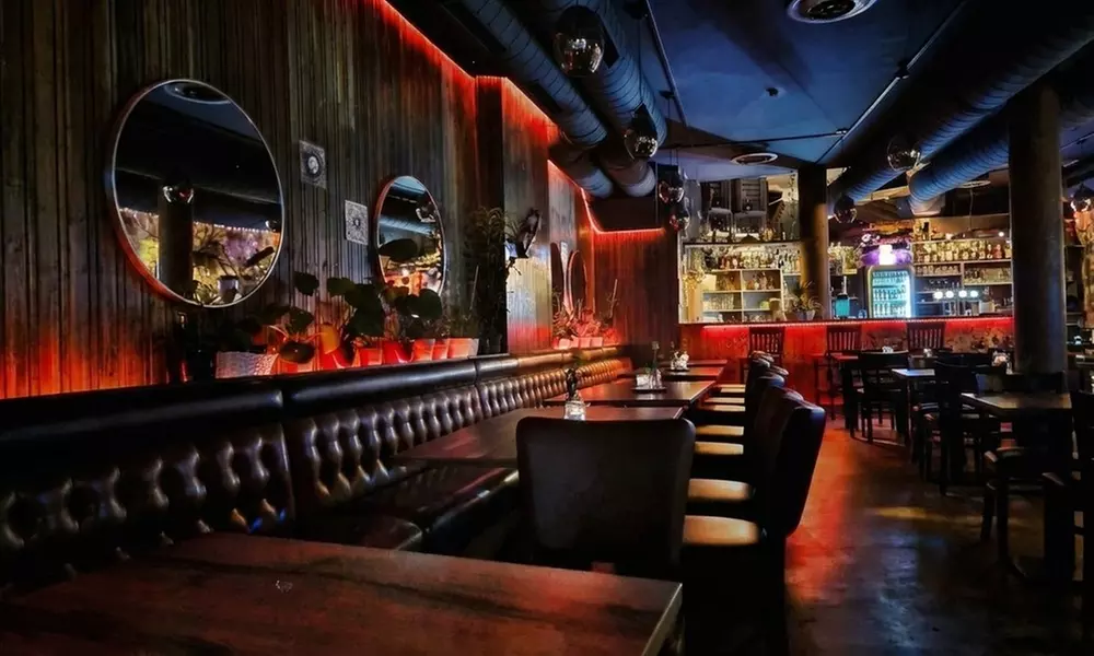 1 Std. Salsa & Bachata mit Afterparty und optionalem Drink & Snack