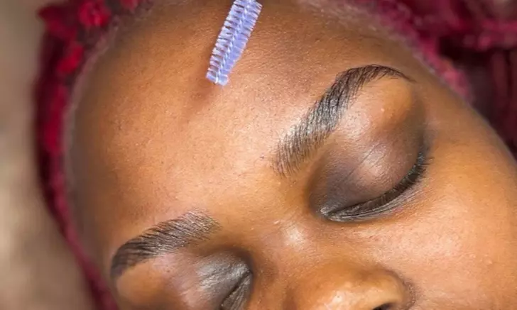 Perfectly Shaped Brows with Brow Lamination, Tint & Sculpt