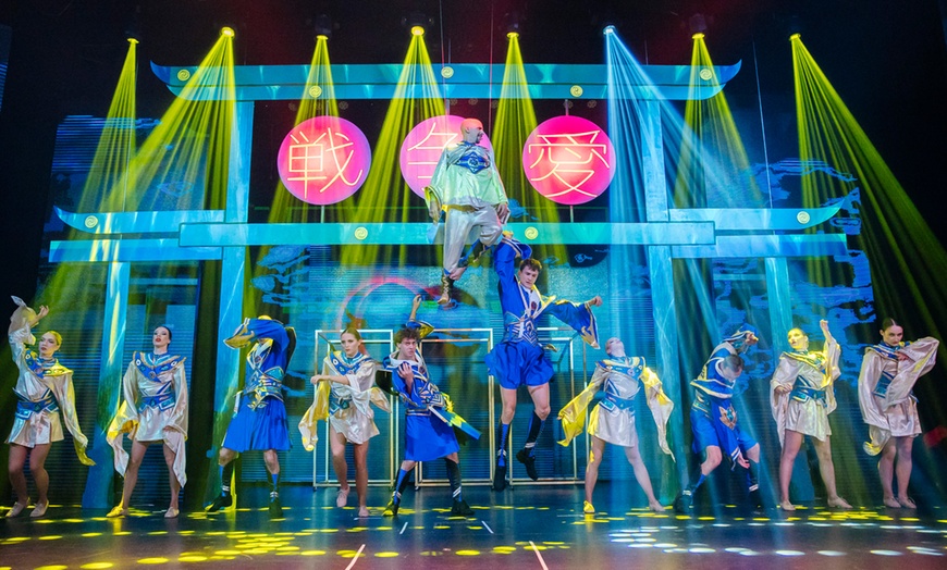 Image 4: 2 places pour un spectacle, repas et cocktail en option