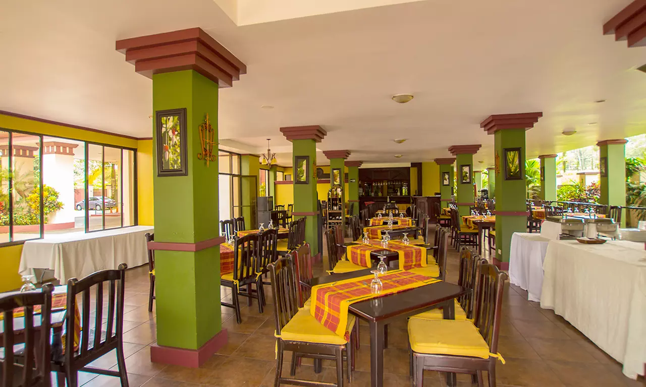 ✈ 5-Night Costa Rica Volcano & Cloud Forest Trip w/Air, Car Rental