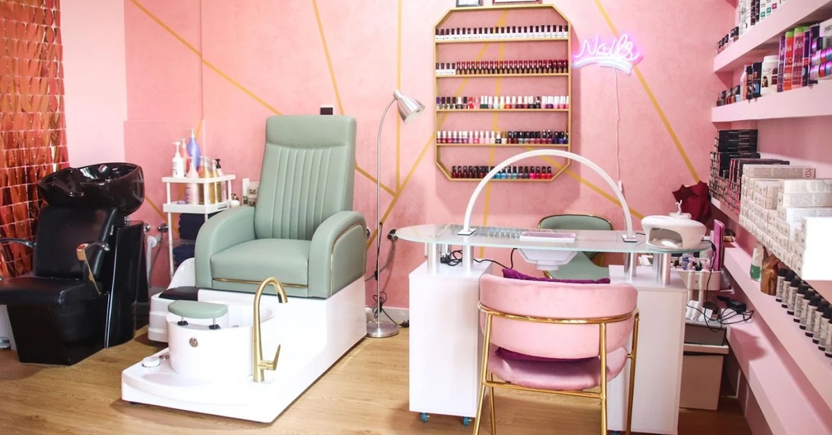 Stylish Haircuts & Color Treatments – Cuts, Touch-Ups & Highlights Stylish Haircuts & Color Treatments – Cuts, Touch-Ups & Highlights