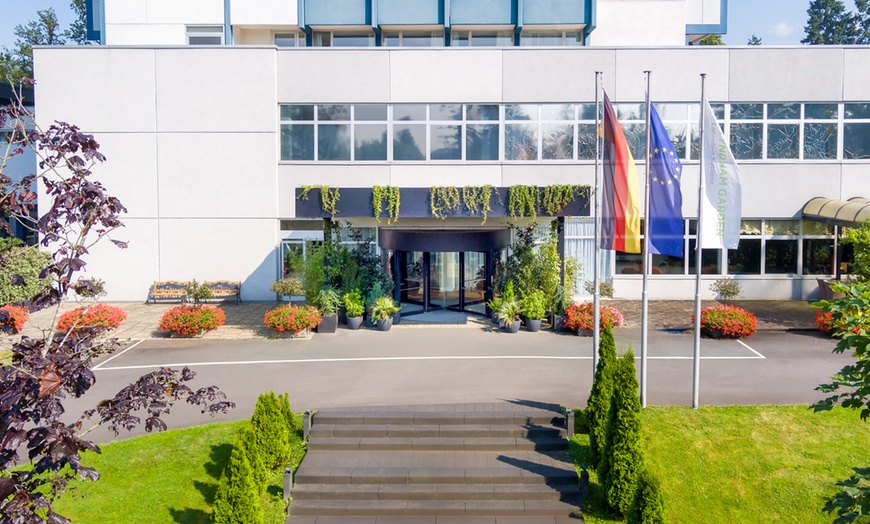 Image 10: Bei Koblenz: Superior-Doppelzimmer mit Halbpension