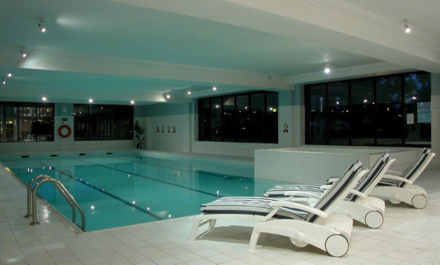 Image 3: Warwickshire: Standard Double / Twin Room with Breakfast, Wi-Fi & More