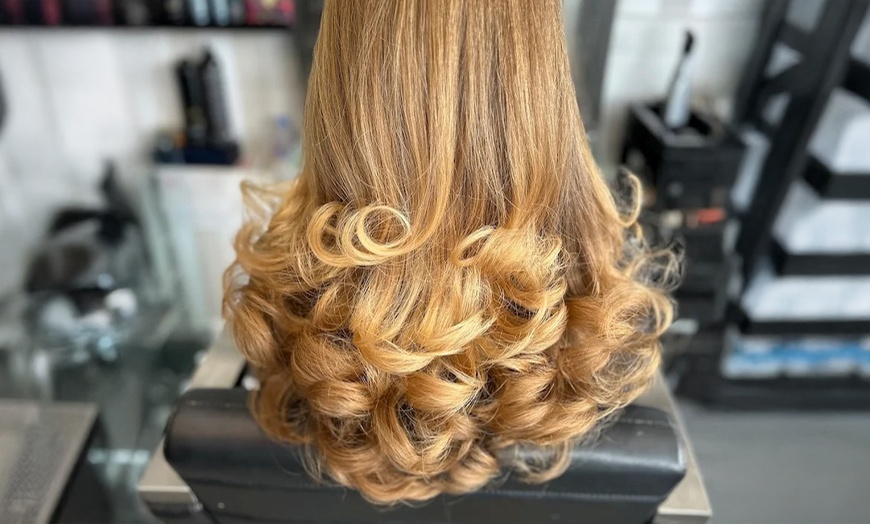 Image 1: Wash, Cut, Blowdry, Choice of Highlights and FUL moisture treatment