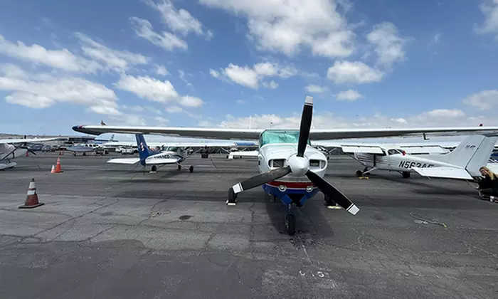 60 Min Discovery Flight Experience on a Cessna for 1 or 2 People 