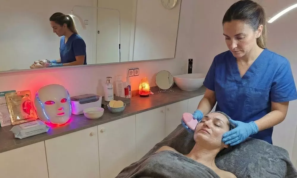 Limpieza facial con mascarilla, microdermoabrasión y más