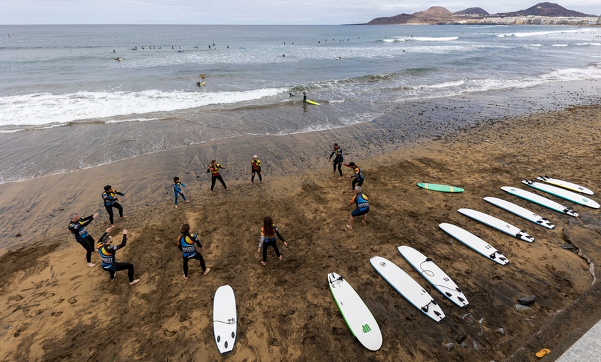 Image 4: Curso de iniciación al surf de 2 h para 1 o 2 en grupos reducidos 