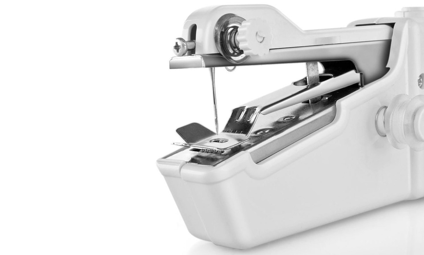 Image 3: Mini Handheld Sewing Machine