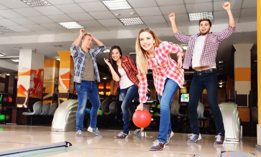 Image 2: Frühstücksbowling: Frühstücksbuffet, eine Runde Bowling und Leihschuhe