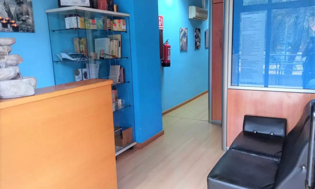 Tratamiento facial a elegir con peeling ultrasónico, alta frecuencia y máscara led en Estética Facial Avanzada - Image 6