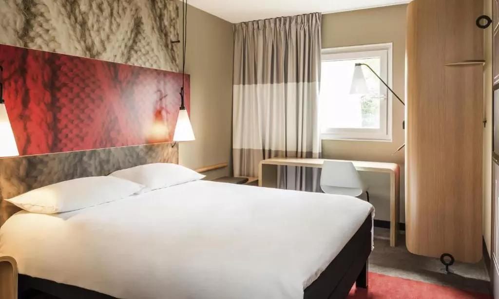 Lille : chambre double standard avec petit-déjeuner et vin/bière