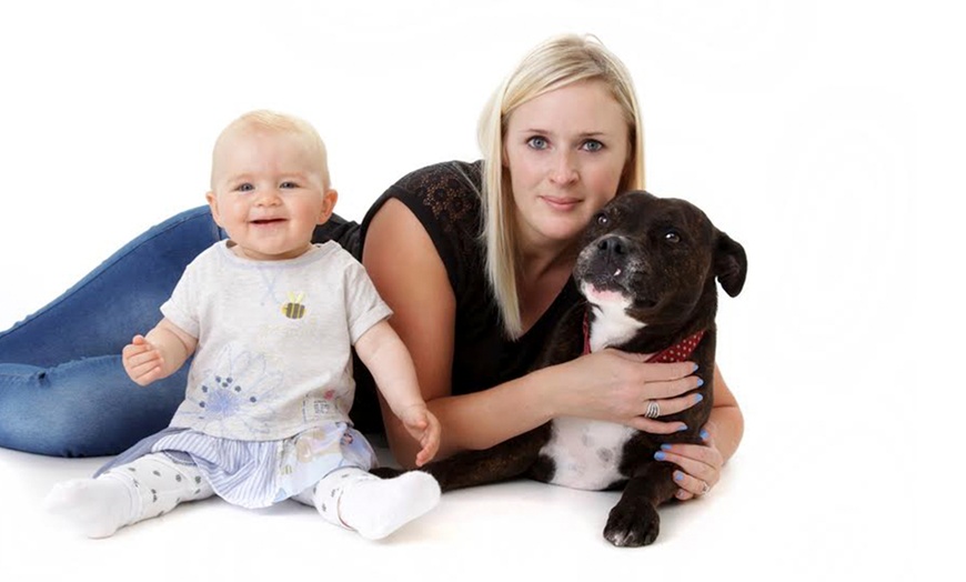 Image 7: Family Photoshoot With Prints £19