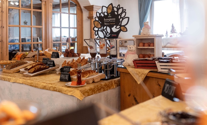 Image 11: Trentino: camera Comfort per 2 con colazione o mezza pensione