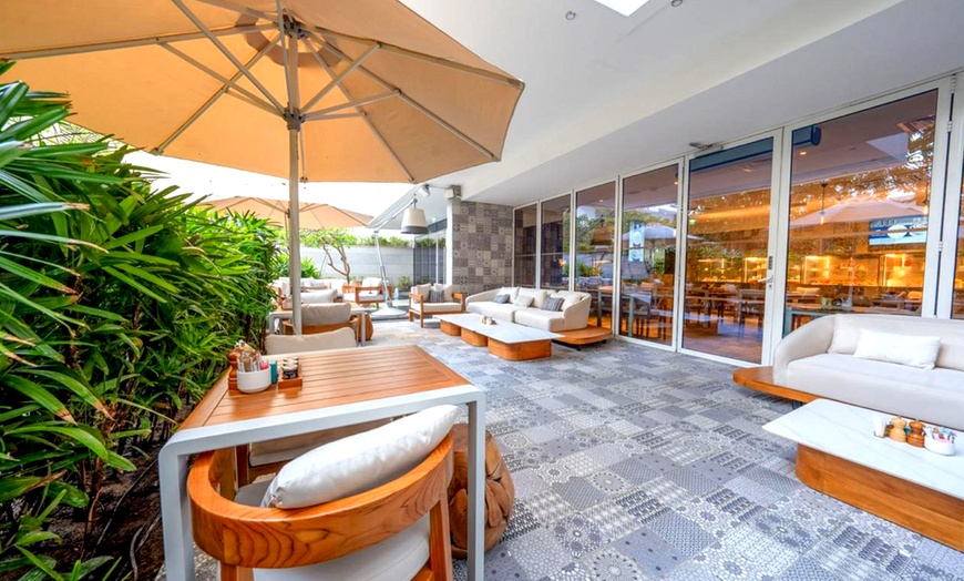 Image 3: 6 or 8 Kg Roasted Turkey with 9 Side Dishes, Baked Pecan Pie and More