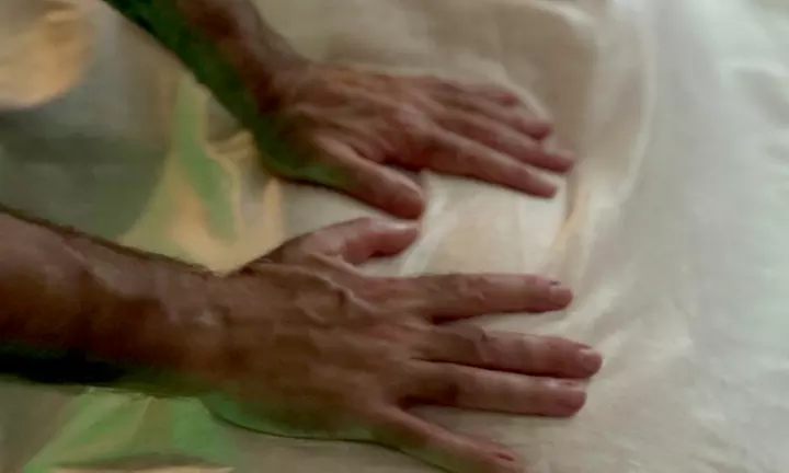 Masaje kundalini de 90 minutos para 1 persona