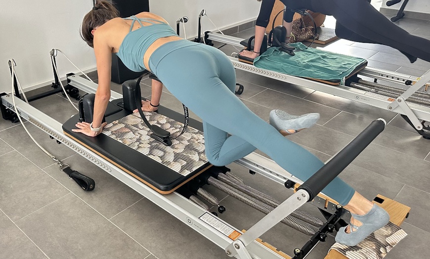 Image 1: 1 o 2 clases de pilates por semana durante un mes para 1 o 2 personas