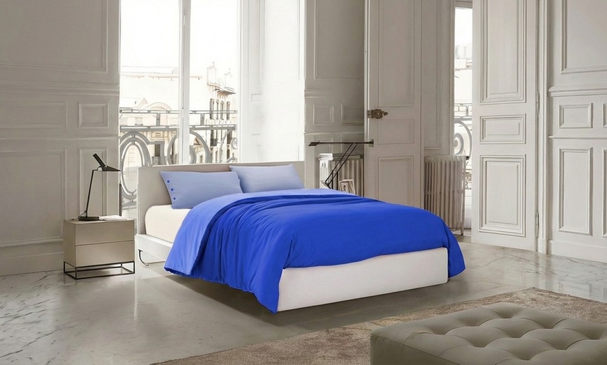 Image 9: Parure copripiumino bicolore in cotone con federe