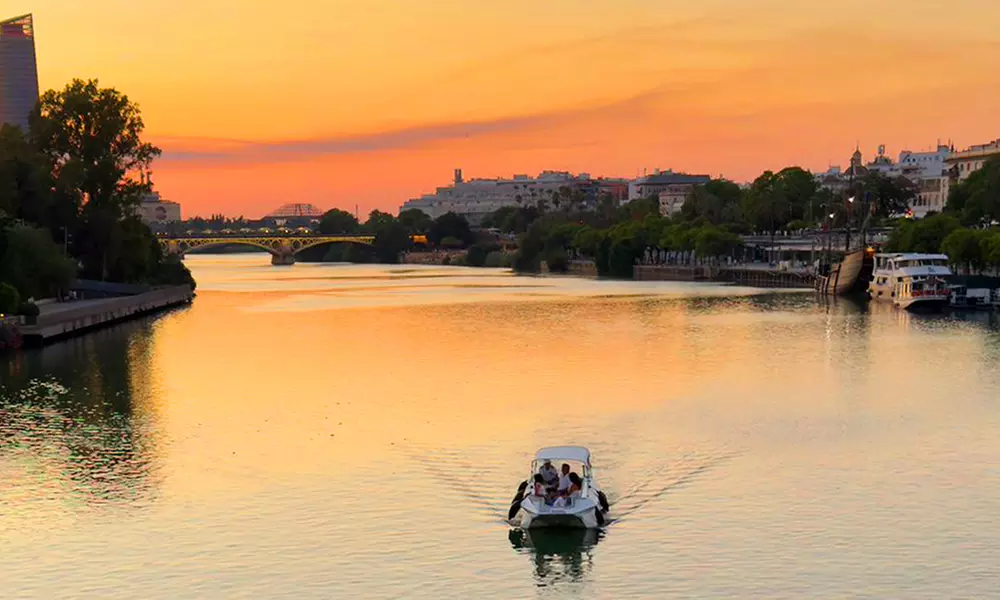 Paseos en TaxiShip eléctrico por el Guadalquivir