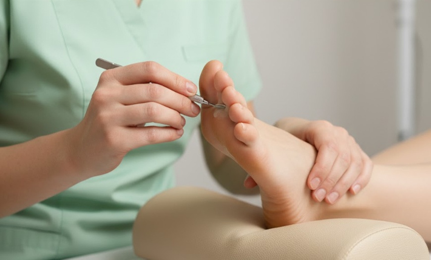 Image 1: Curso a distancia en podología