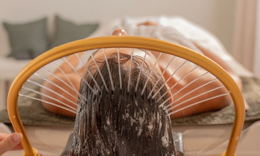 Image 1: Éveil sensoriel : rituel bien-être head spa et soin botox capillaire