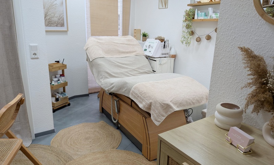 Image 1: 30 oder 60 Min. Entspannende Kopfmassage: Dry Head Spa für 1 Person