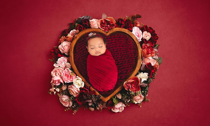 Image 9: Newborn Photography: Get a Standard, Deluxe or Solo Collection