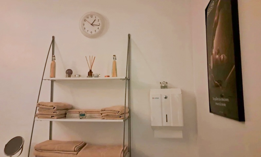 Image 3: Masaje de cuerpo completo de hasta 1 h con aromaterapia para 1 persona