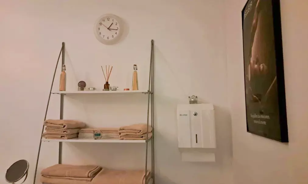 Masaje de cuerpo completo de hasta 1 h con aromaterapia para 1 persona