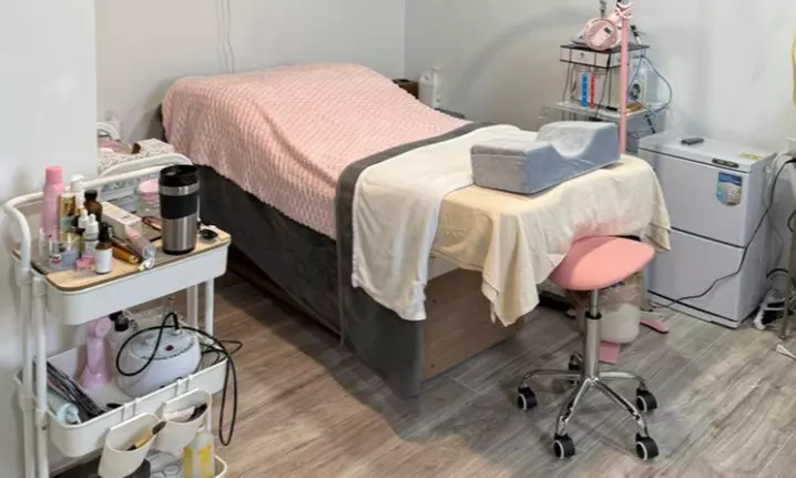 Relax & Rejuvenate w/ 60, 75, or 90-Minute Swedish Massage & Hot Stone