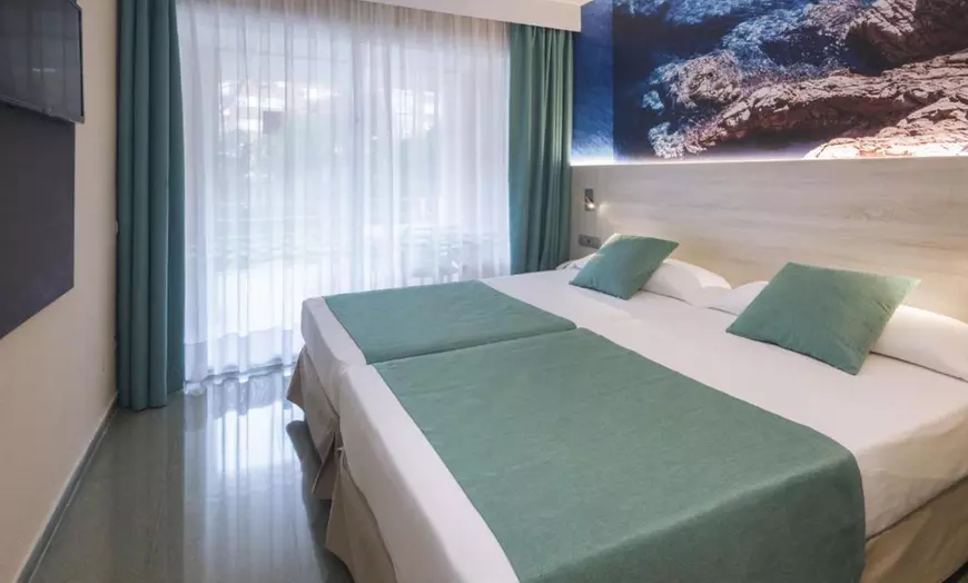 Image 2: Lloret de Mar: habitación doble con media pensión en hotel 4*