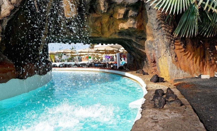 Image 9: Entrada para niño o adulto a parque acuático Aqualava en Lanzarote