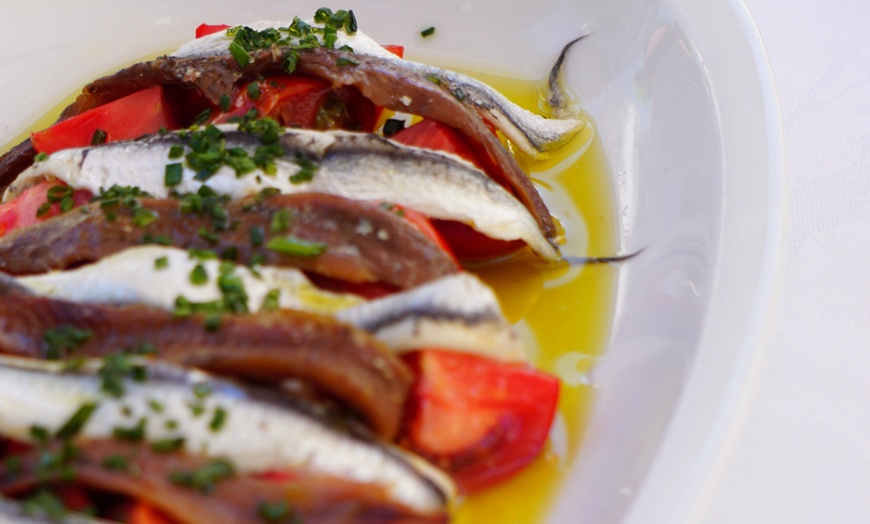 Image 8: Menú degustación con aperitivo, entrantes, principal y postre