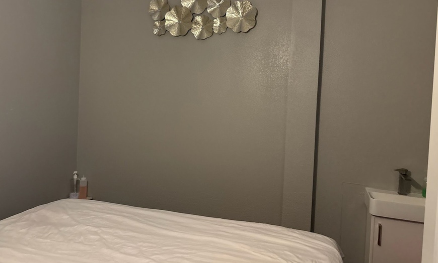 Image 4: Indulge in Full Body Combo Massage, Hot Stone, Foot Scrub, & More
