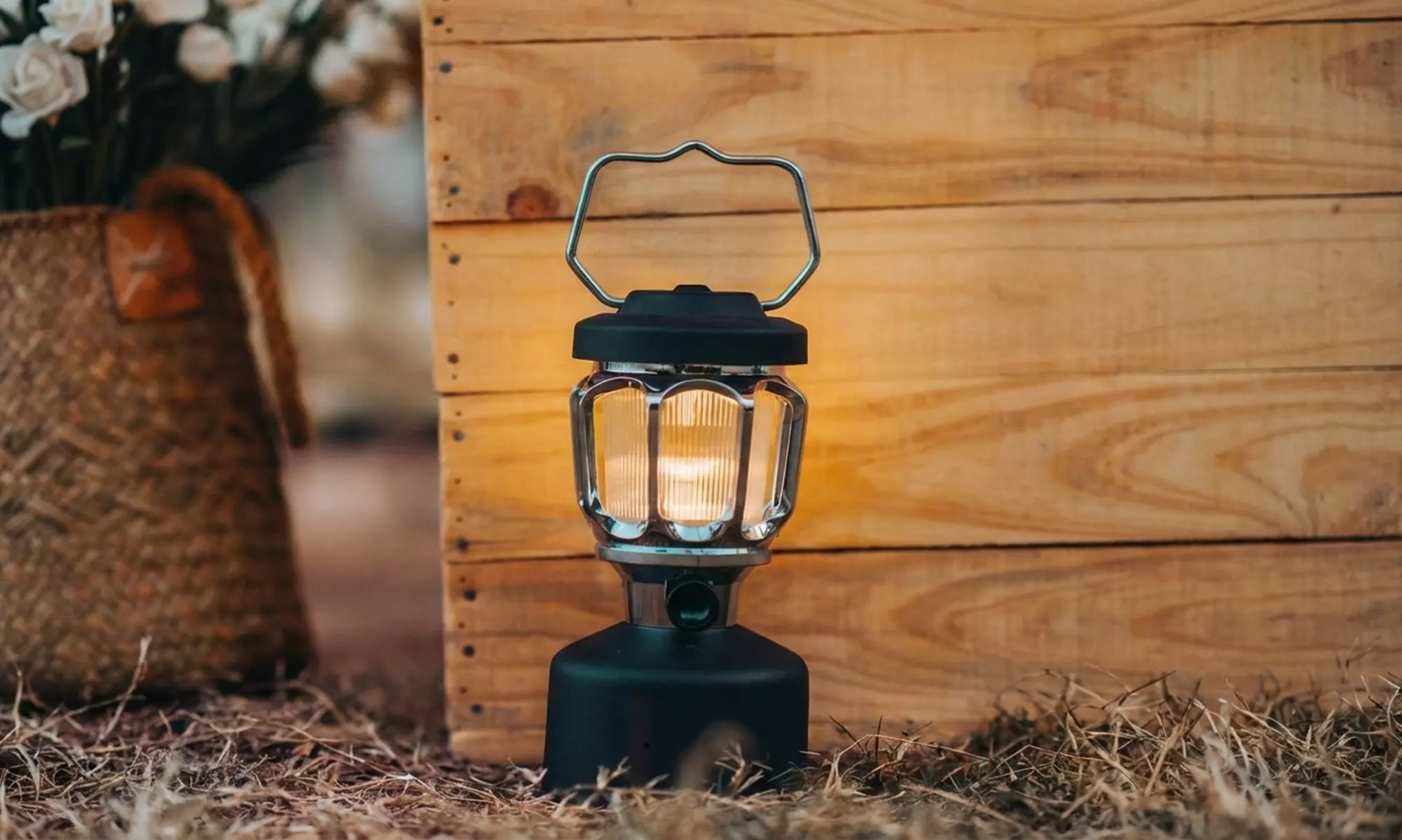 Draagbare vintage led-lantaarn met ingebouwde powerbank