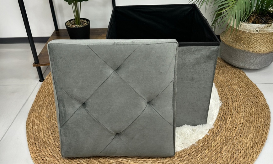 Image 22: Eleganter, gepolsterter Samt-Pouf mit Stauraum