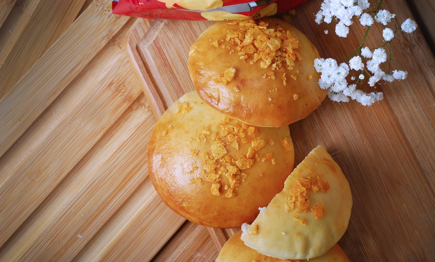 Image 6: Freshly Baked Emirati Goodies