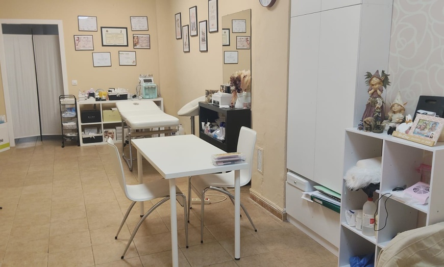 Image 9: 1, 2 o 4 sesiones de radiofrecuencia facial o corporal con masaje