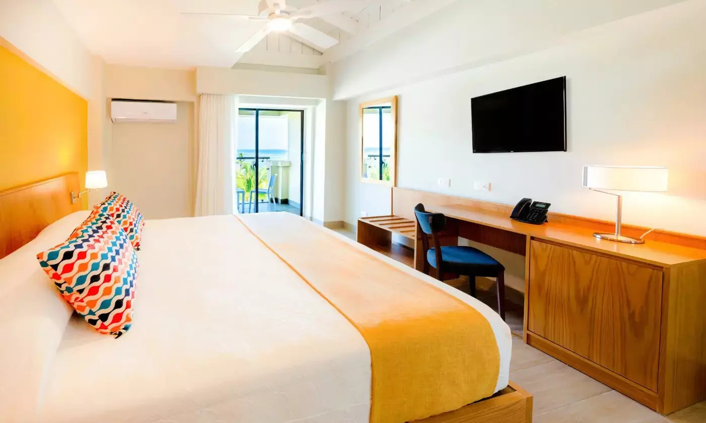 ✈ 4-Day Coral Costa Caribe Trip w/Air&Hotel from Great Value Vacations