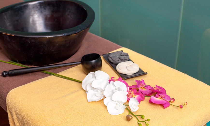 Image 3: 20 - 50 Min. Teilkörper- oder Ganzkörper-Massage nach Wahl