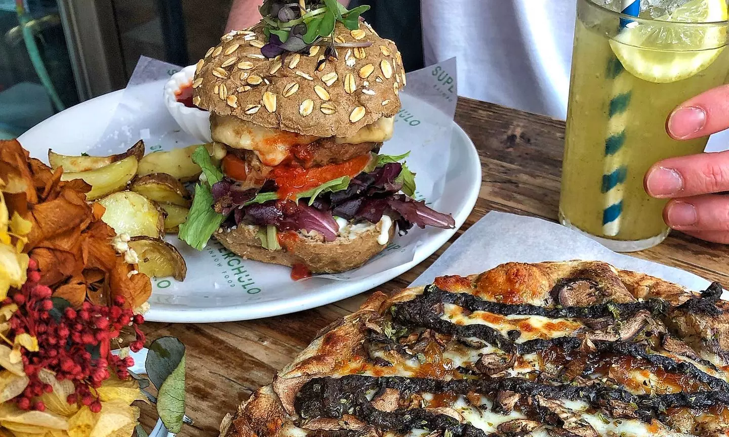 Menú vegetariano creativo en Superchulo para 2 o 4 con bebida y postre