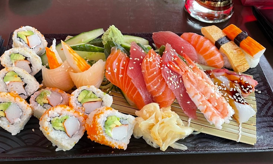 Image 5: 3-Gänge-Sushi-Menü mit Raw Platte, Vorspeise und Nachtisch nach Wahl